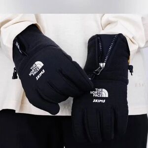 The North Face x SKIMS Denali Fleece Gloves
